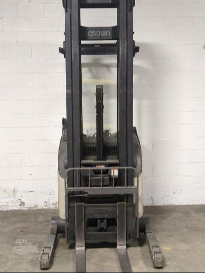 Crown RD5220-30 – front view – deep reach carriage, triple mast, and side-shift forks – CSA certified electric reach truck – Brampton ON