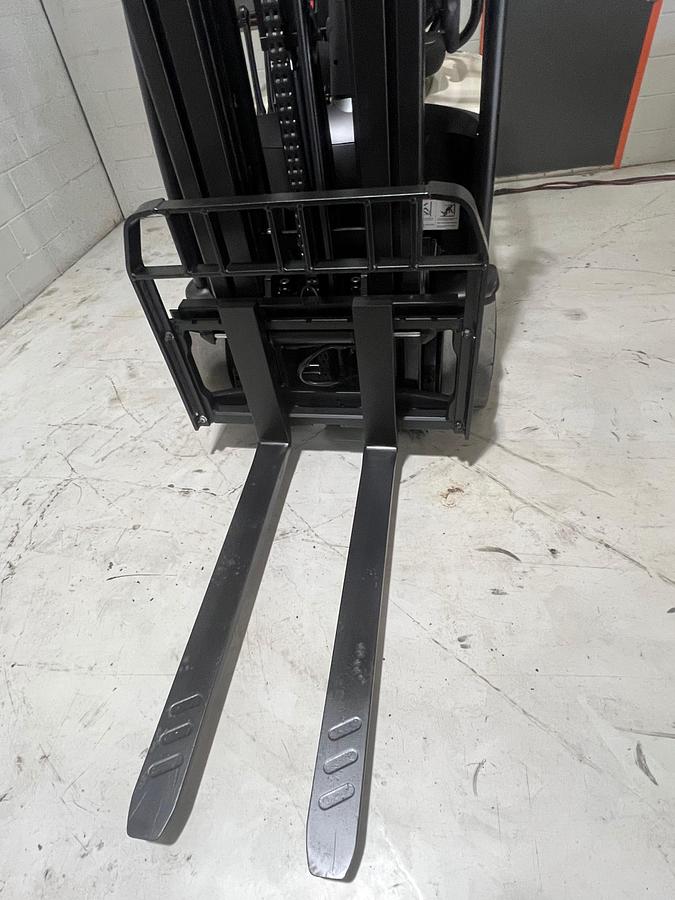 Triple-stage mast – 42” forks – side shift – Crown SC5225-35 – CSA certified