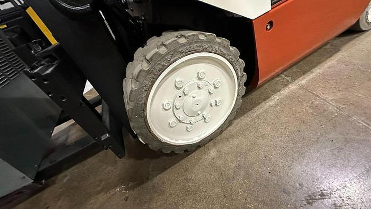 Left drive tire of Budget Nissan CWP02L25S older electric forklift, non‑CSA.
