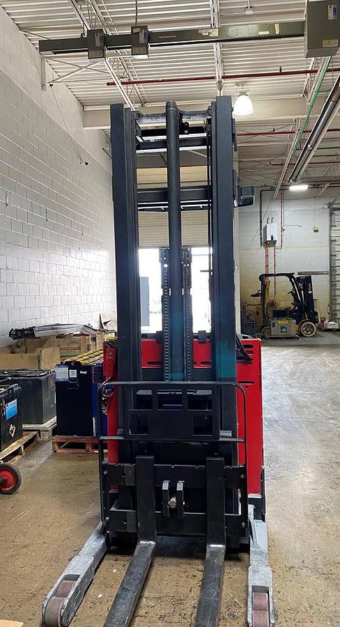 Front angled view showing mast rails and 42” fork tips