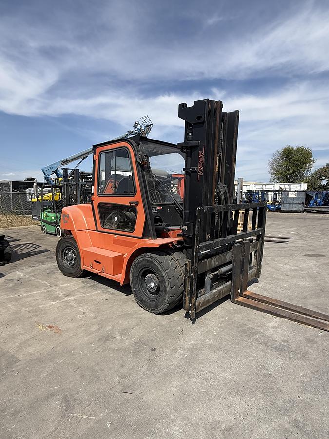 Refurbished 2022 Viper FD70 – CSA‑Certified Diesel Forklift | 15,000 lb Capacity | Full Cab | Brampton ON