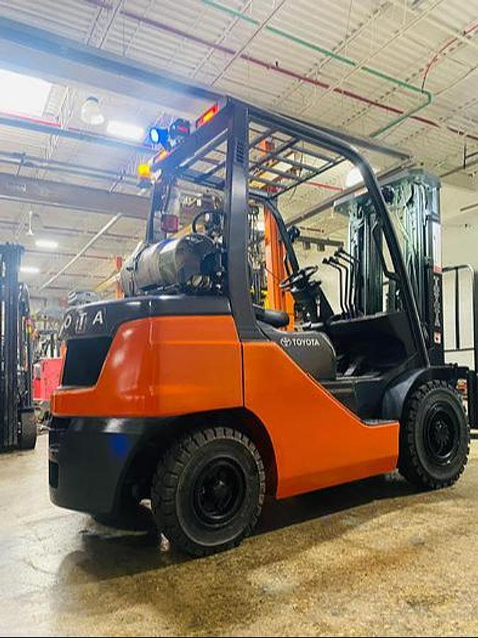 2020 Toyota 8FGU25 LPG Forklift | CSA Certified | Triple Mast | Side Shift | Pneumatic Tires | Brampton ON | Export Ready