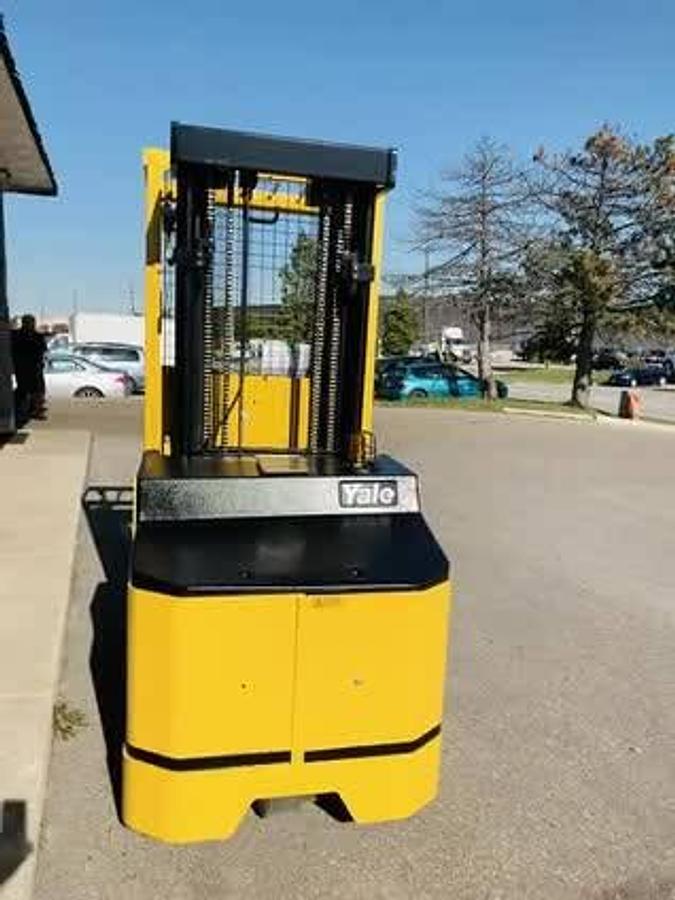 Yale OS030EFN – back view – counterweight, rear panel, and CSA safety decals – electric order picker – Brampton ON