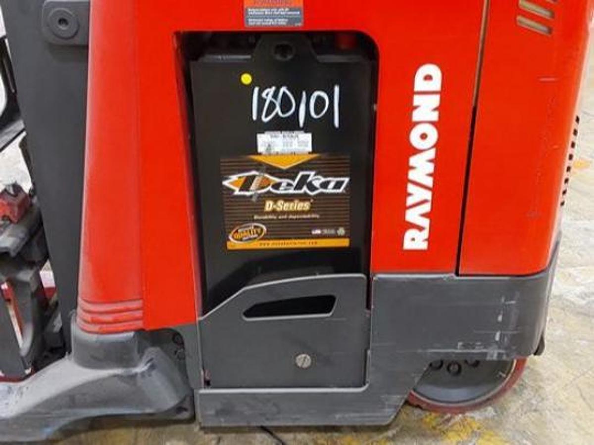 battery compartment with battery