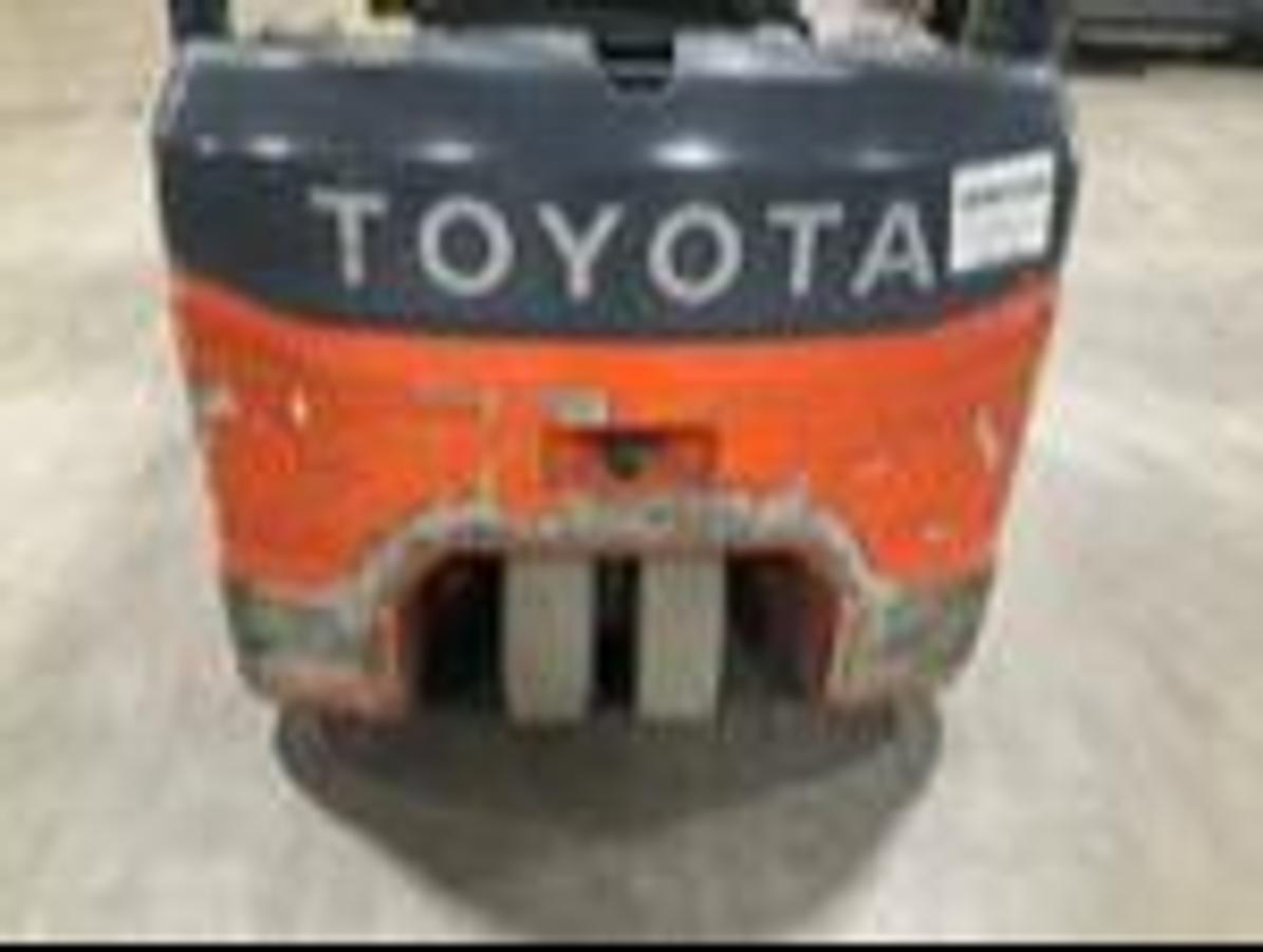 Toyota 8FBE20U counterweight — 4,000 lb electric forklift with rear stability design