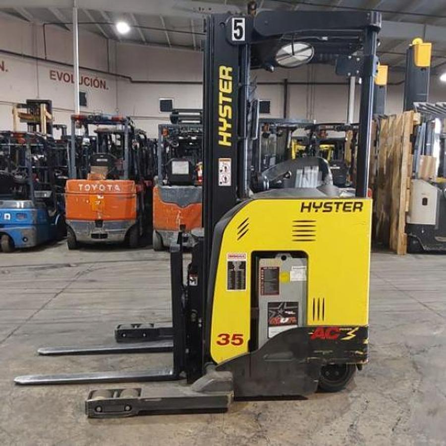 2018 Hyster N35ZR2 single‑reach forklift opposite side view 3,500 lb 212 inch mast 24 volt CSA