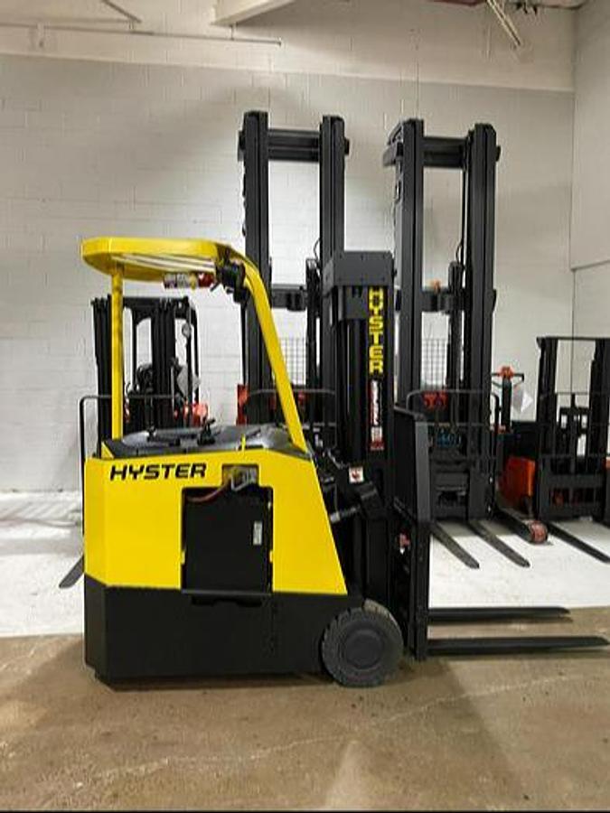 CSA-Certified 3,000 lb Hyster E30FR-24 Electric Dockstocker with Battery Delivered to Brampton ON