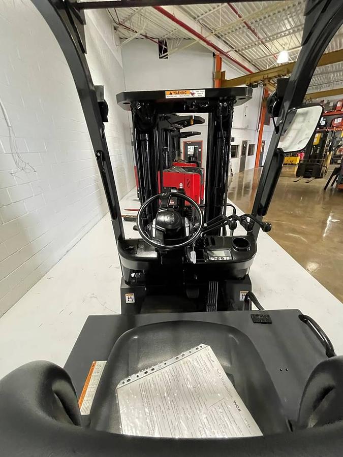 Toyota 8FBCU25 – operator compartment view – steering wheel, hydraulic levers, SAS display, and directional pedals – CSA-certified electric forklift – Brampton ON