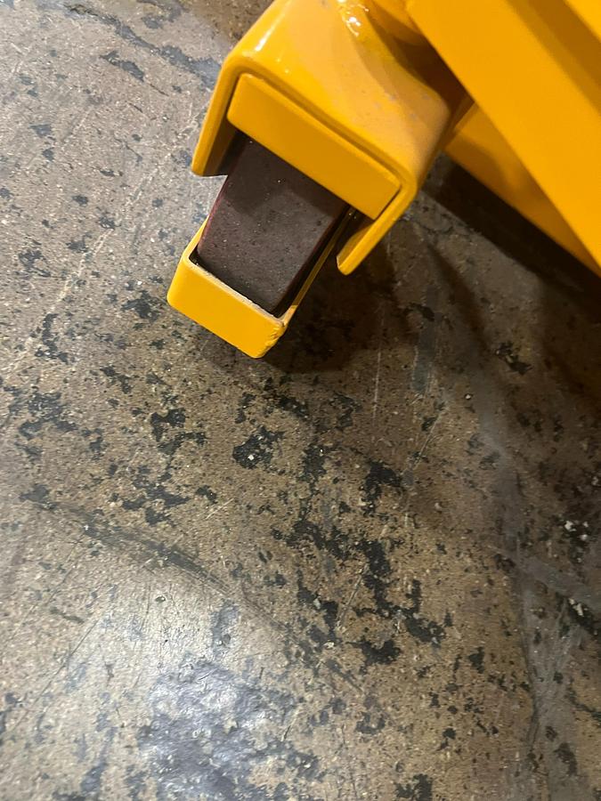 Right Caster – Noblelift H-5440 Manual Push Electric Stacker | Rear Caster Detail | CSA Certified | Brampton ON