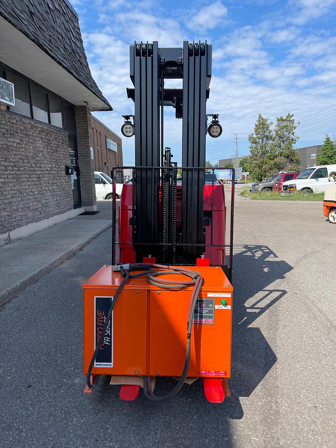Raymond 425-C50QM – front mast view with charger installed – EE-rated stand-up counterbalance forklift – CSA certified – Brampton ON