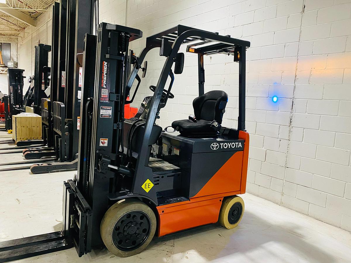 Toyota 8FBCU25 – alternate front angle – mast, fork tips, and load backrest – CSA/UL certified electric forklift – Brampton ON