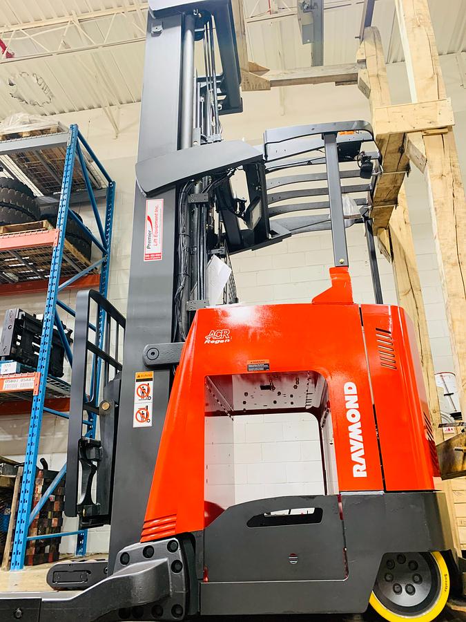 Operator compartment of Raymond 750‑R45TT with heated platform and side‑stance controls