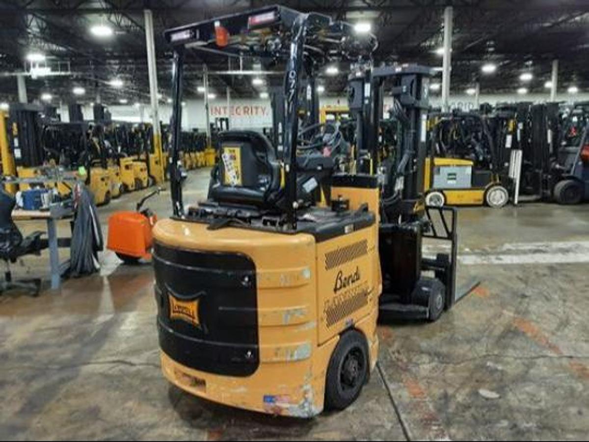 Rear angle side view of Bendi B40/48AC180D swing mast forklift – CSA-certified 4,000 lb articulating chassis with dual rear AC traction motors and DuraSteer hydraulic steering – Premier Lift Equipment Brampton ON