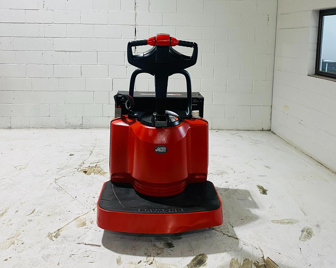 Rear view of Raymond 8400 ride‑on walkie — fixed operator platform and rear chassis