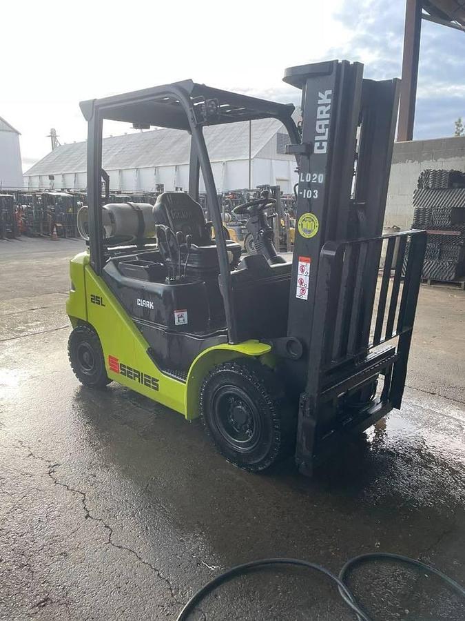 2020 Clark S25L LPG Forklift – CSA Certified, Triple Mast, Pneumatic Tires – Brampton ON