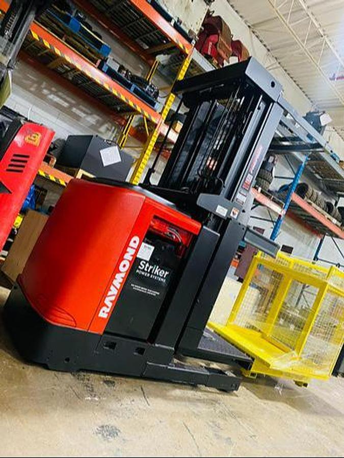 Raymond 520‑OPC30TT – CSA Ready – Freezer‑Compatible Triple Mast Forklift