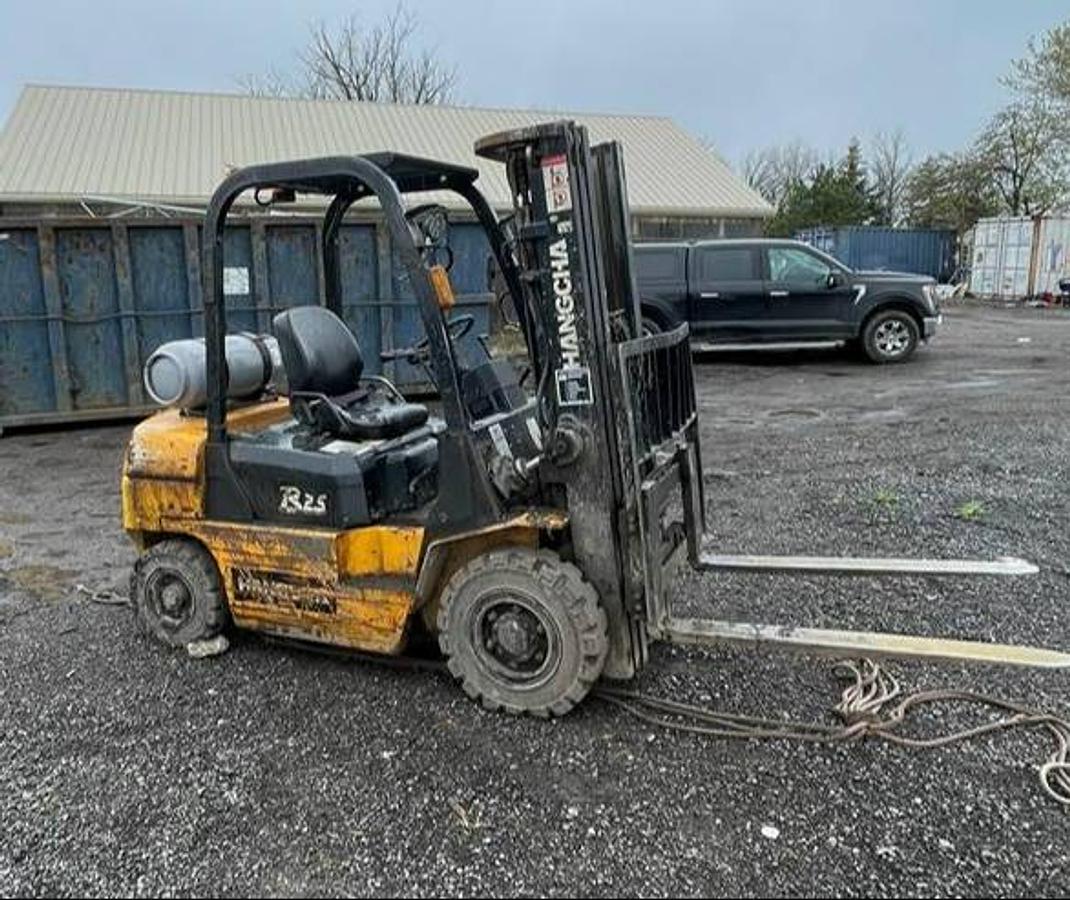 LP gas forklift | 5,000 lb | triple mast | side shift | solid pneumatic tires | indoor/outdoor spec | Premier Lift Brampton ON