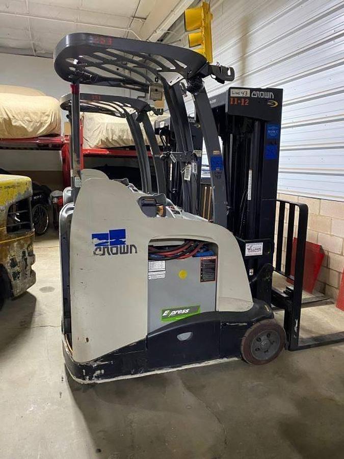 Sold-Crown-RC5540-40-CSA-Electric-Docker-Forklift-4,000lb-240”-Lift-BramptonON