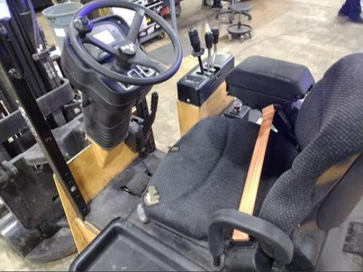 2021 Bendi B40/48AC180D operator compartment – AC controls, swing‑mast steering, narrow‑aisle visibility