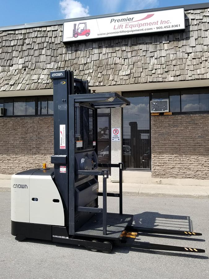 CSA/MOL certified Crown SP3520‑30 order picker with ergonomic operator station and safety features
