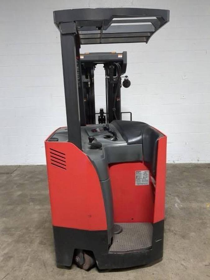 Raymond 425-C30QM – rear view – dockstock chassis and counterweight – CSA certified electric forklift – Brampton ON