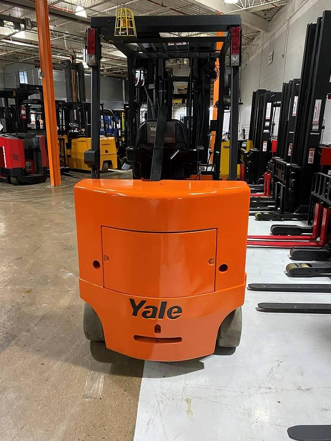 Yale ERC120HGN – direct rear view – counterweight, CSA safety decals, and cushion tires – CSA-certified electric forklift – Brampton ON