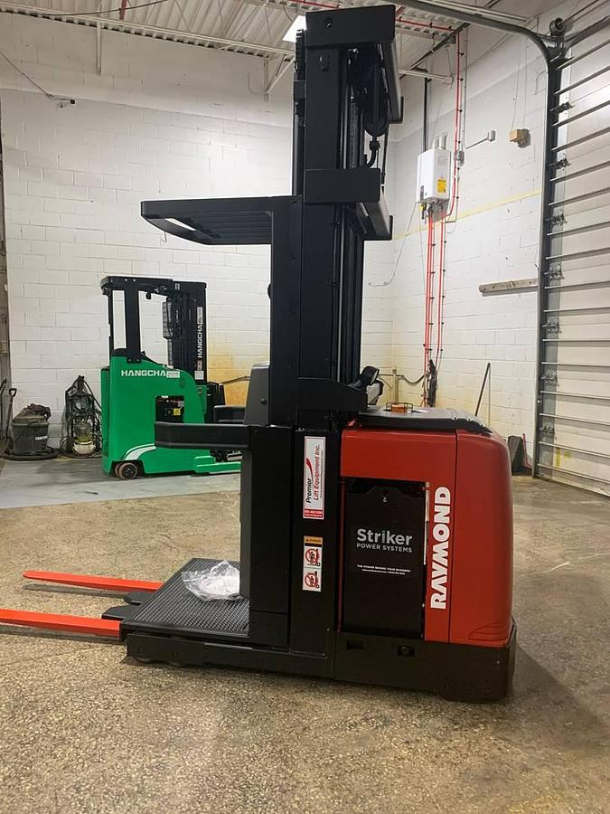 Raymond 550-OPC30TT WG – alternate side profile – chassis and mast from opposite angle – CSA/MOL certified picker – Brampton ON