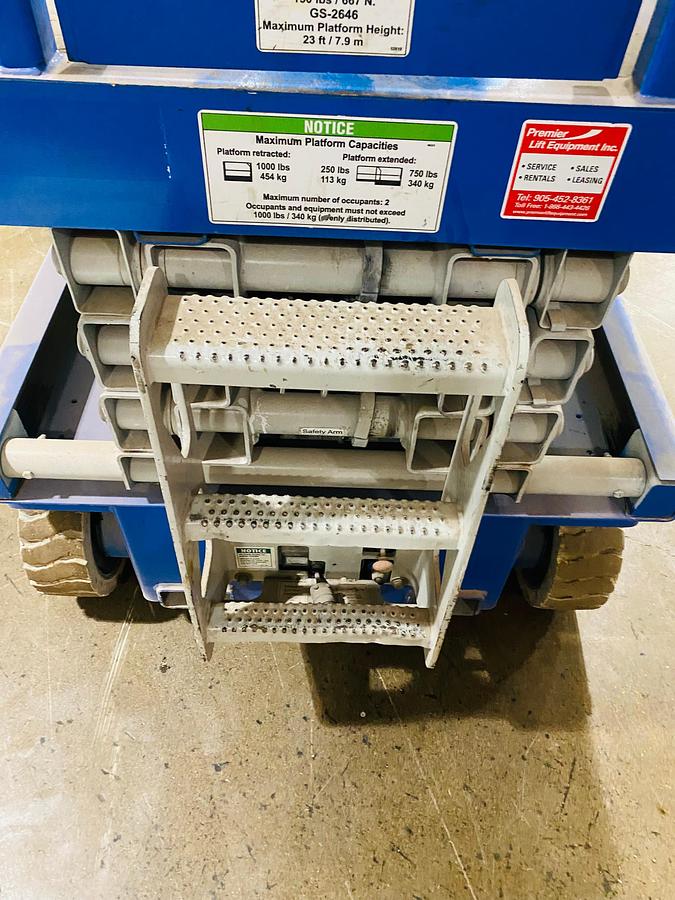 rear step  to operators compartment