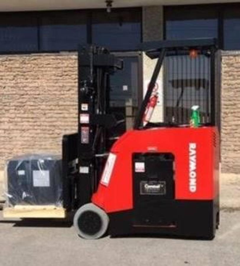 Raymond 425-C35TT forklift – CSA certified – 3,500 lb electric docker – triple mast 188” – Brampton ON