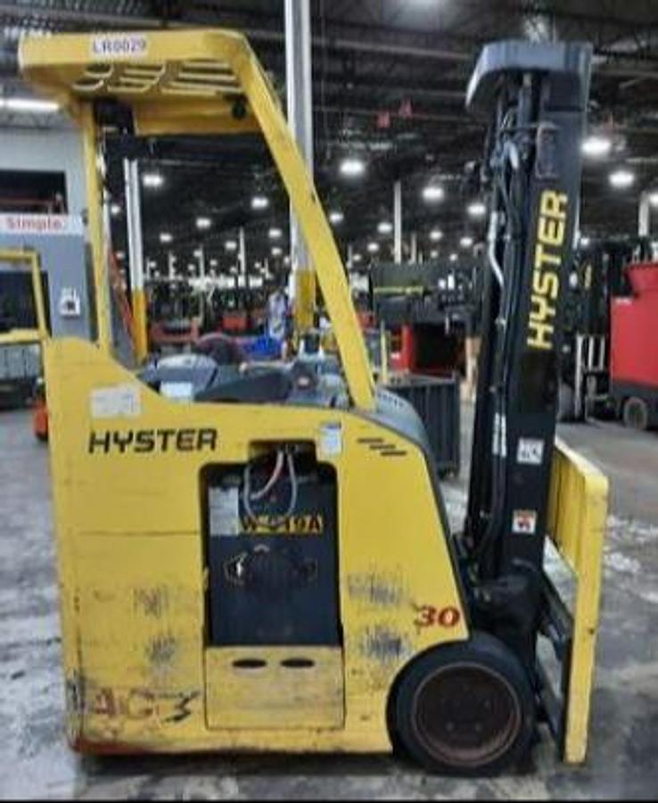 2021 Hyster E30HSD3-16 CSA docker forklift Brampton 3000 lb 198” triple mast integral side shift freezer-compatible export-certified