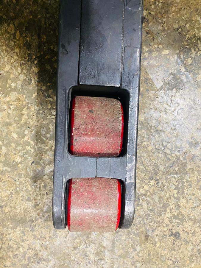 Left side straddle leg with non mark poly load wheels