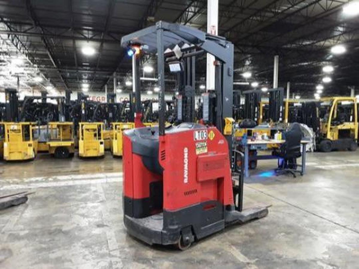 Raymond 750-R35TT – alternate rear angle – spark-protected chassis and mast – CSA/UL certified reach truck – Brampton ON