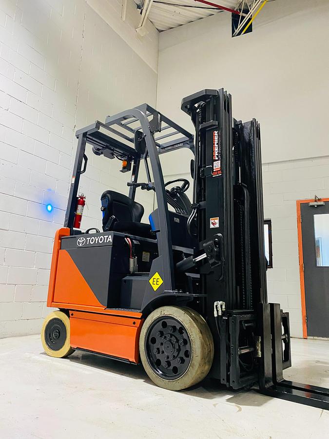 Toyota 8FBCU25 – angled front view – triple mast, 42” forks, and load backrest – spark-protected electric forklift – Brampton ON