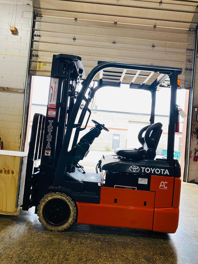 2016 Toyota 8FBE15U opposite side view highlighting operator compartment and 36V electric system