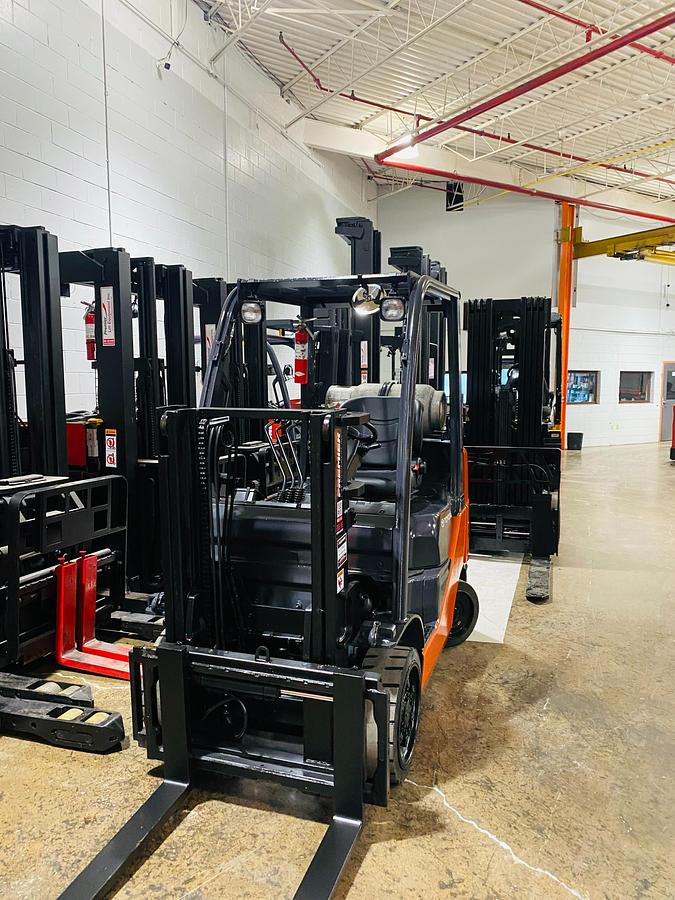 Front view of 2011 Toyota 8FGCU20 propane forklift – CSA-certified 4,000 lb chassis with 189” trucker’s mast, 42” forks, and integral side shift shown reconditioned with fork tips aligned and safety decals applied, Brampton ON – Premier Lift Equipment