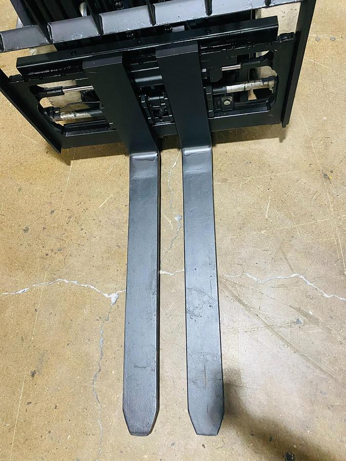 Toyota 7FBEU20 – top-down view – 42” forks with side shift and fork positioner – CSA/MOL certified forklift – Brampton ON