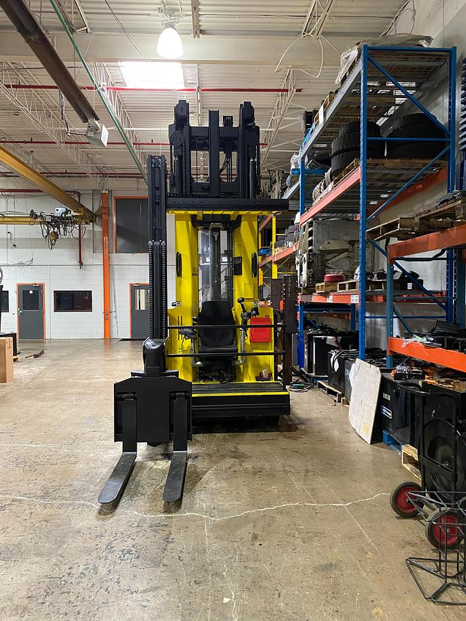 Hyster V30ZMU – direct front view – forks, mast, and operator platform – CSA electric turret forklift – Brampton ON