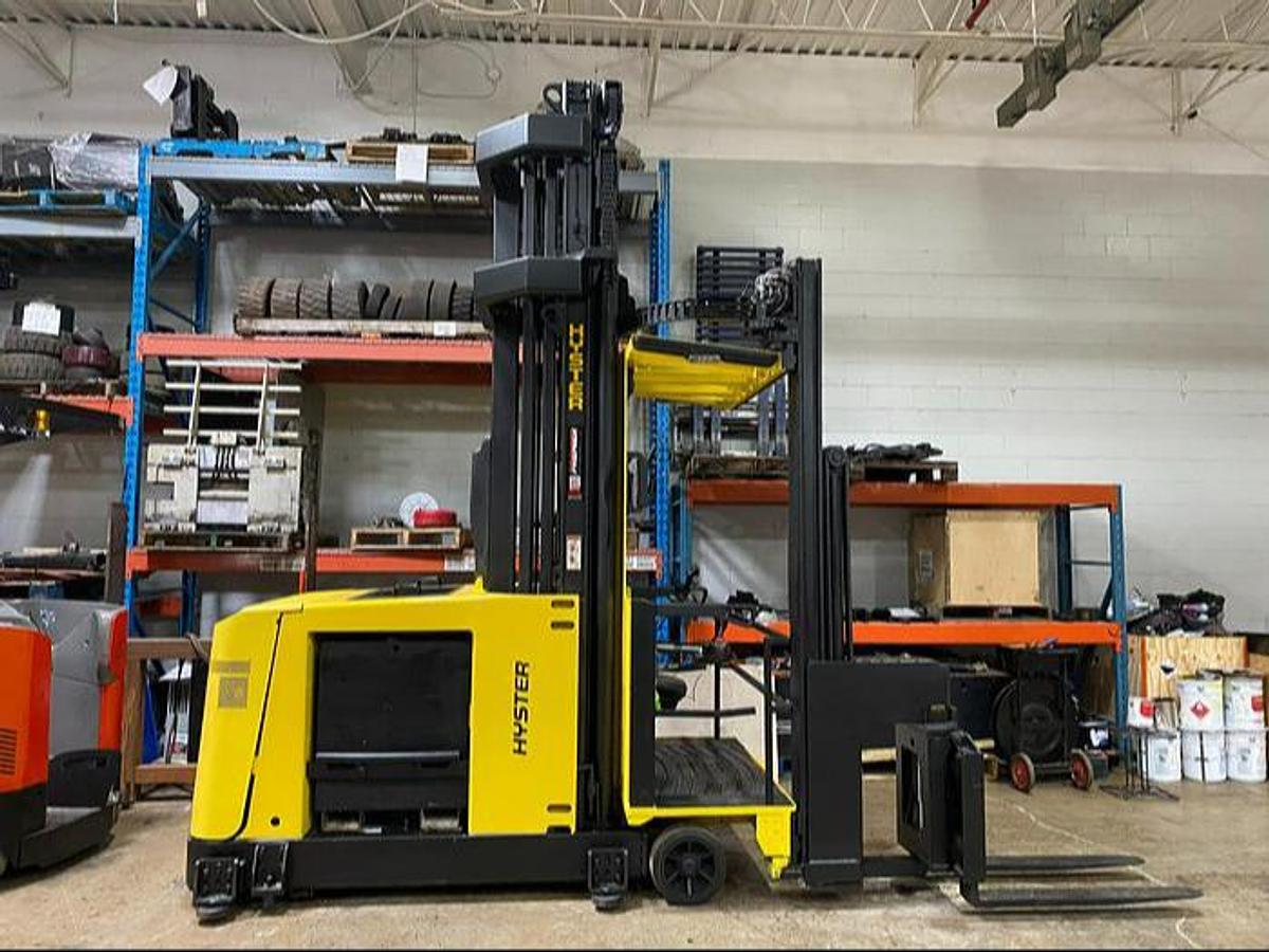 2014 Hyster V30ZMU CSA turret forklift Brampton 3000 lb 303” triple mast no wire guidance battery extra export-certified