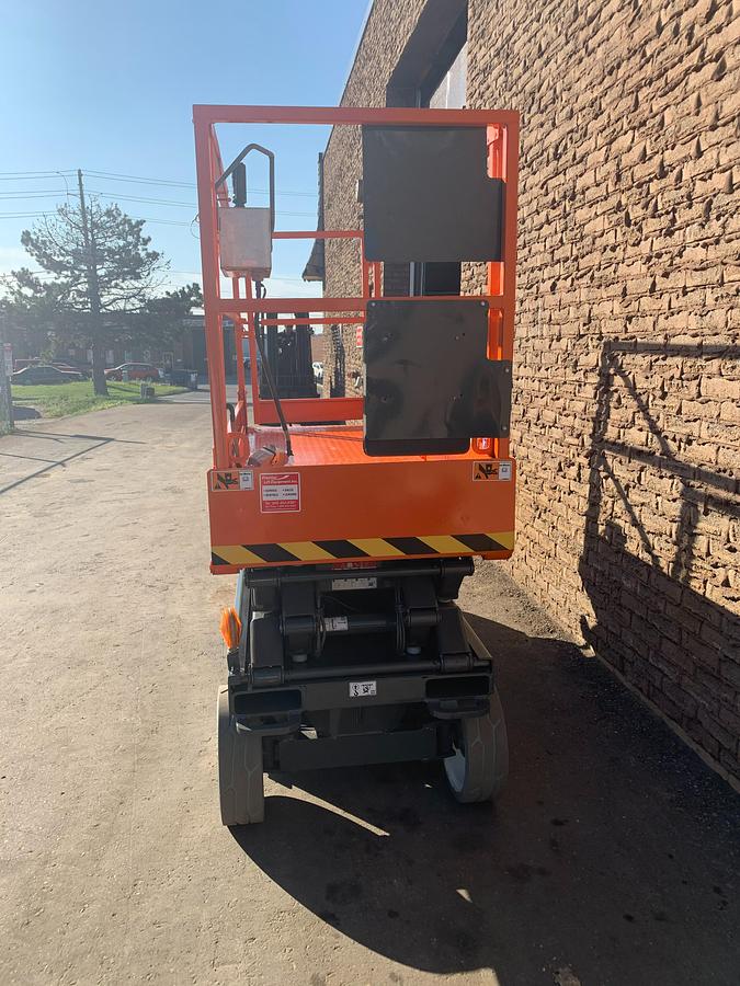 Skyjack SJIII 3220 – rear view – charger port, counterweight, CSA safety tags – electric scissor lift – Brampton ON