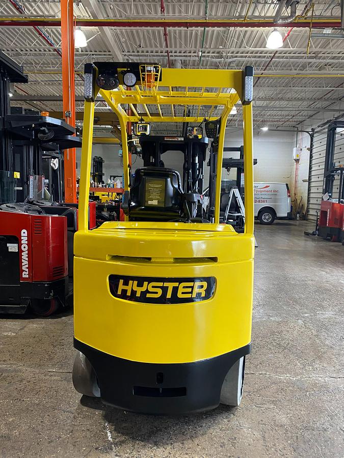 Hyster E120XN – low-profile rear view – counterweight and trailer-clearance mast – CSA-certified electric forklift – Brampton ON