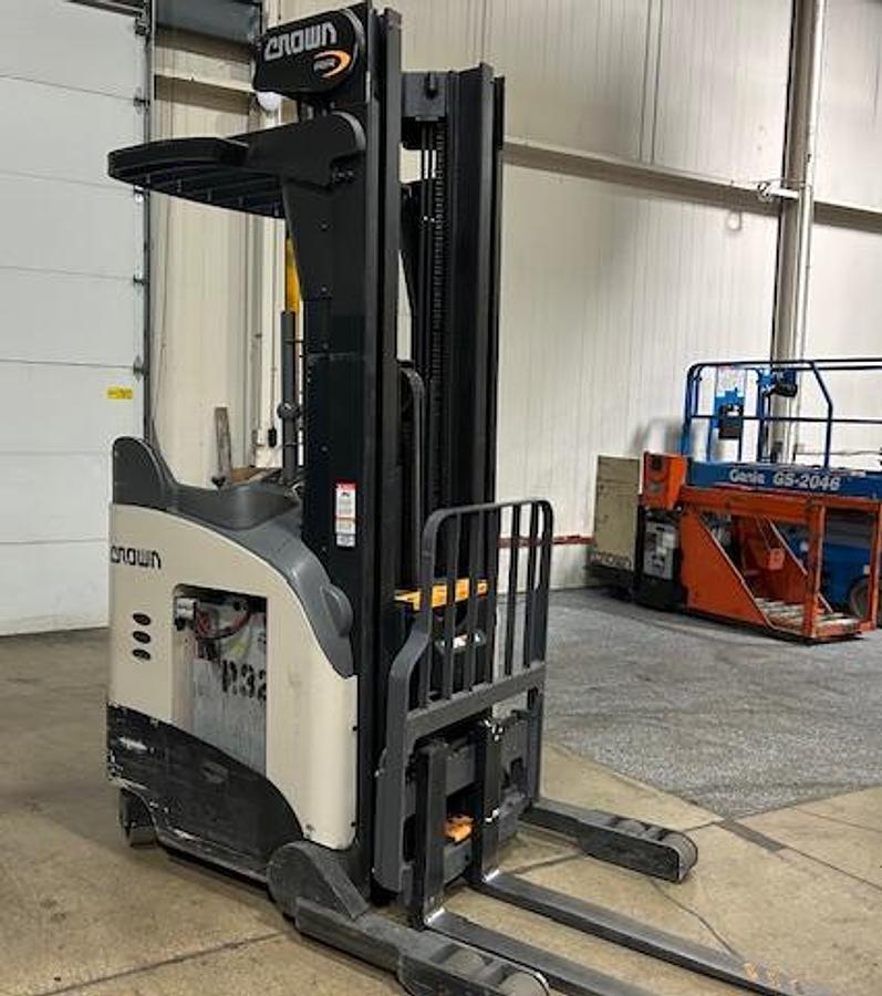 2016 Crown RR5795S‑45 reach truck – front angle view showing mast and forks