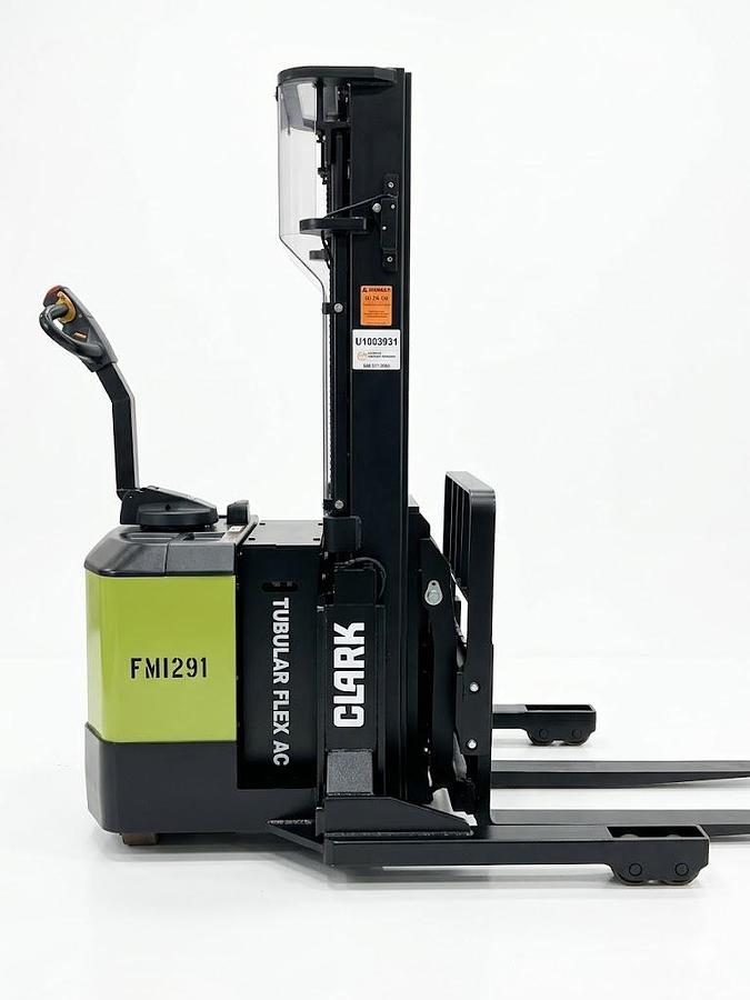 Clark WRSX30 walkie reach truck side view – 3,000 lb capacity, 82/126 mast, reach carriage, 24V electric warehouse forklift – CSA‑ready