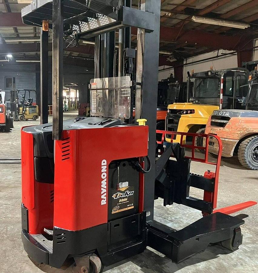 Rear view showing counterweight and rear safety post