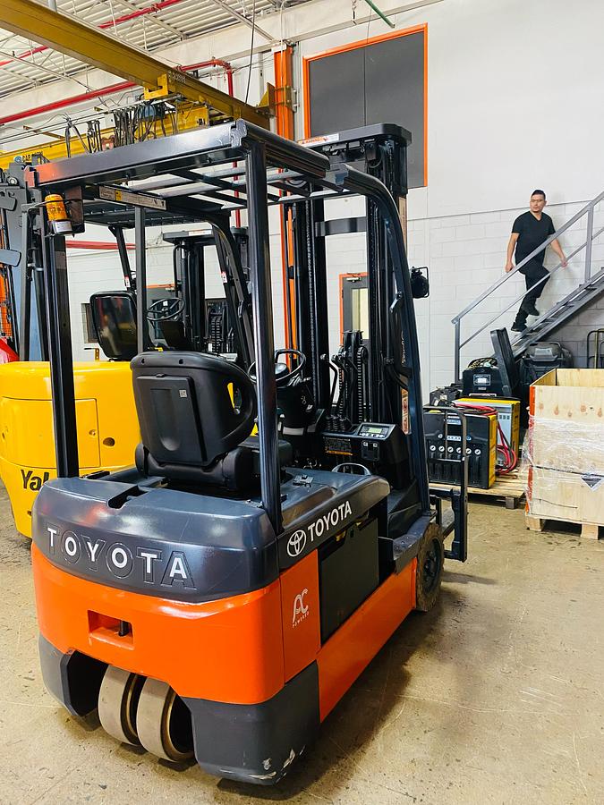 2020 Toyota 8FBE20U angled rear view — 4,000 lb electric forklift with narrow‑aisle turning 