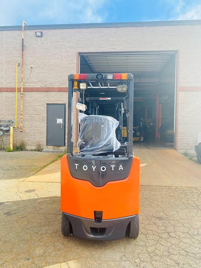 Back  view showing counterweight and rear lights