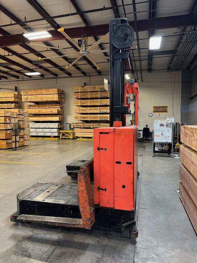 Raymond SL60TL – full side profile – 52” deck, mast carriage, and auxiliary forks – CSA/MOL certified electric sideloader – Brampton ON