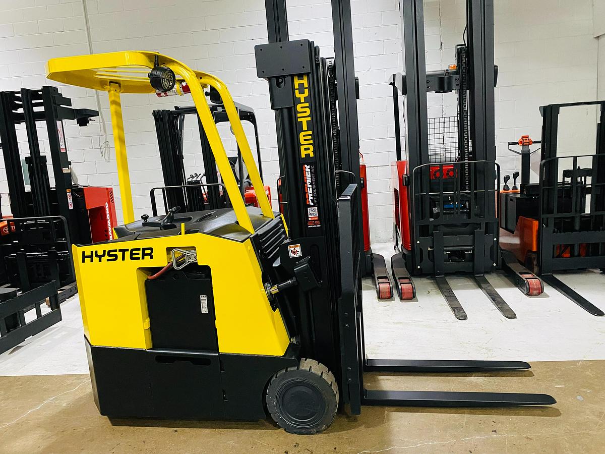 Side view of Hyster E30FR-24 electric dockstocker showing stand-up rider configuration, triple-stage mast, cushion tires, and CSA-certified chassis – unit staged in Brampton ON