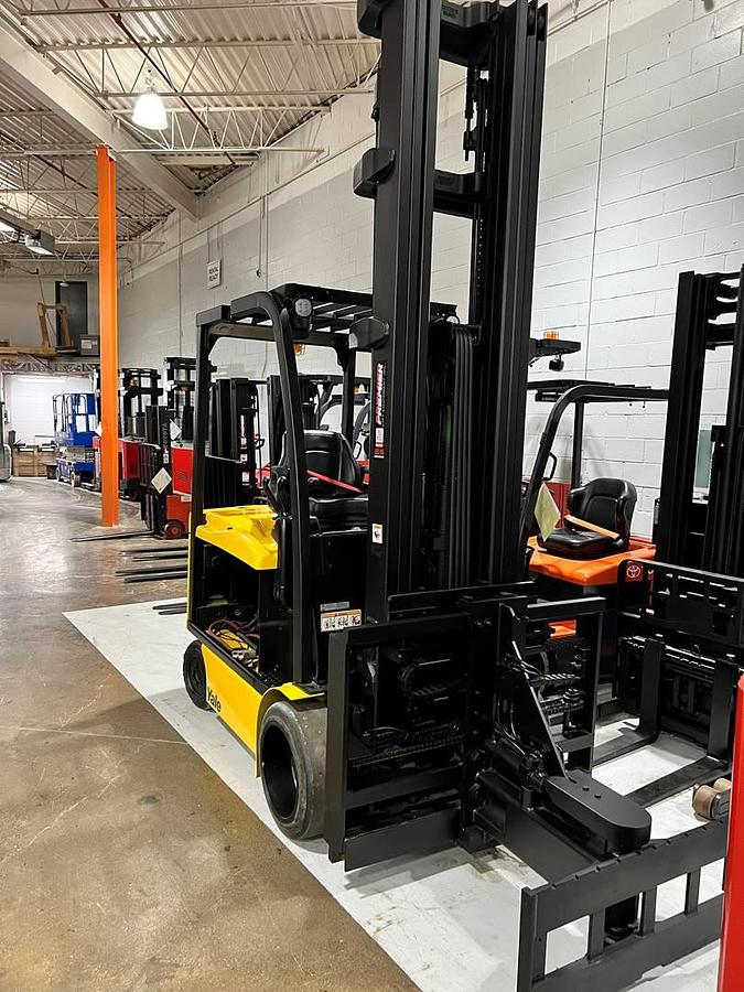 Angled front side view of Yale ERC065VG turret lift truck showing Superior Turret Master swing carriage, 42” forks, and CSA-certified chassis – unit staged in Brampton ON