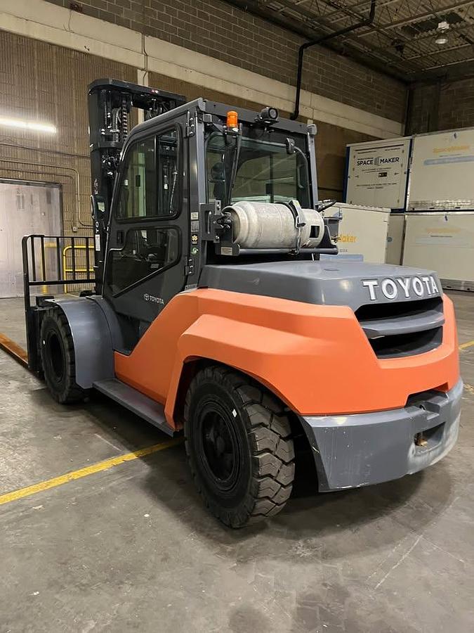 Rear angle view of Toyota 8FG70U propane forklift – CSA-certified 15,500 lb outdoor unit with full steel cab, 199.5” triple mast, and solid pneumatic tires – Premier Lift Equipment Brampton ON