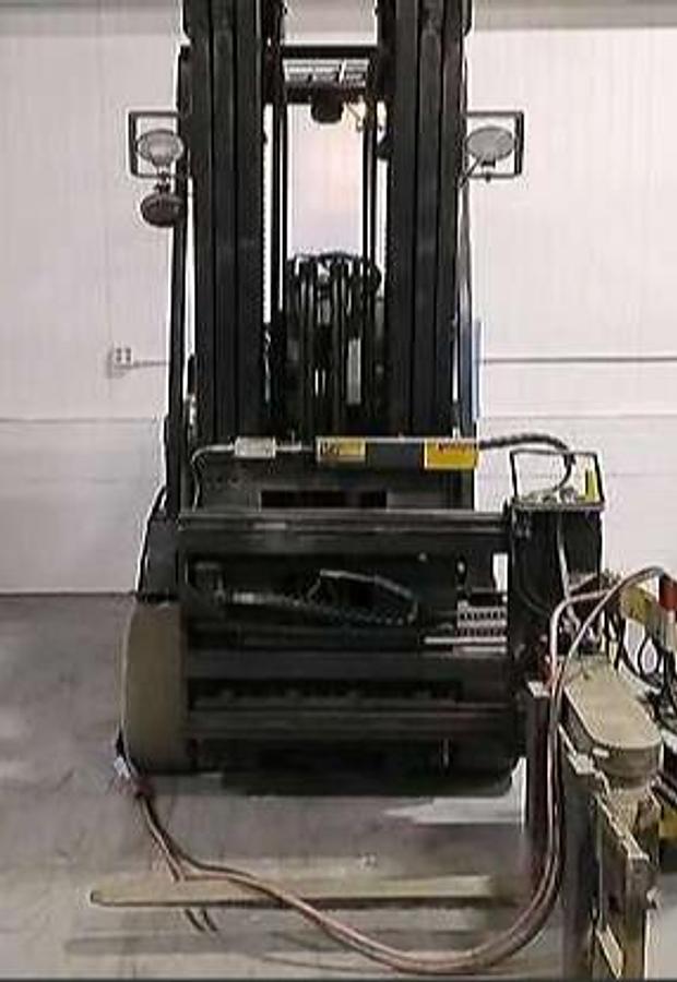 Front turret view of Hyster E80Z electric forklift – CSA-certified 3,000 lb UL/EE-rated unit with triple mast, reinforced carriage, and cushion tires for indoor dock work – Premier Lift Equipment Brampton ON